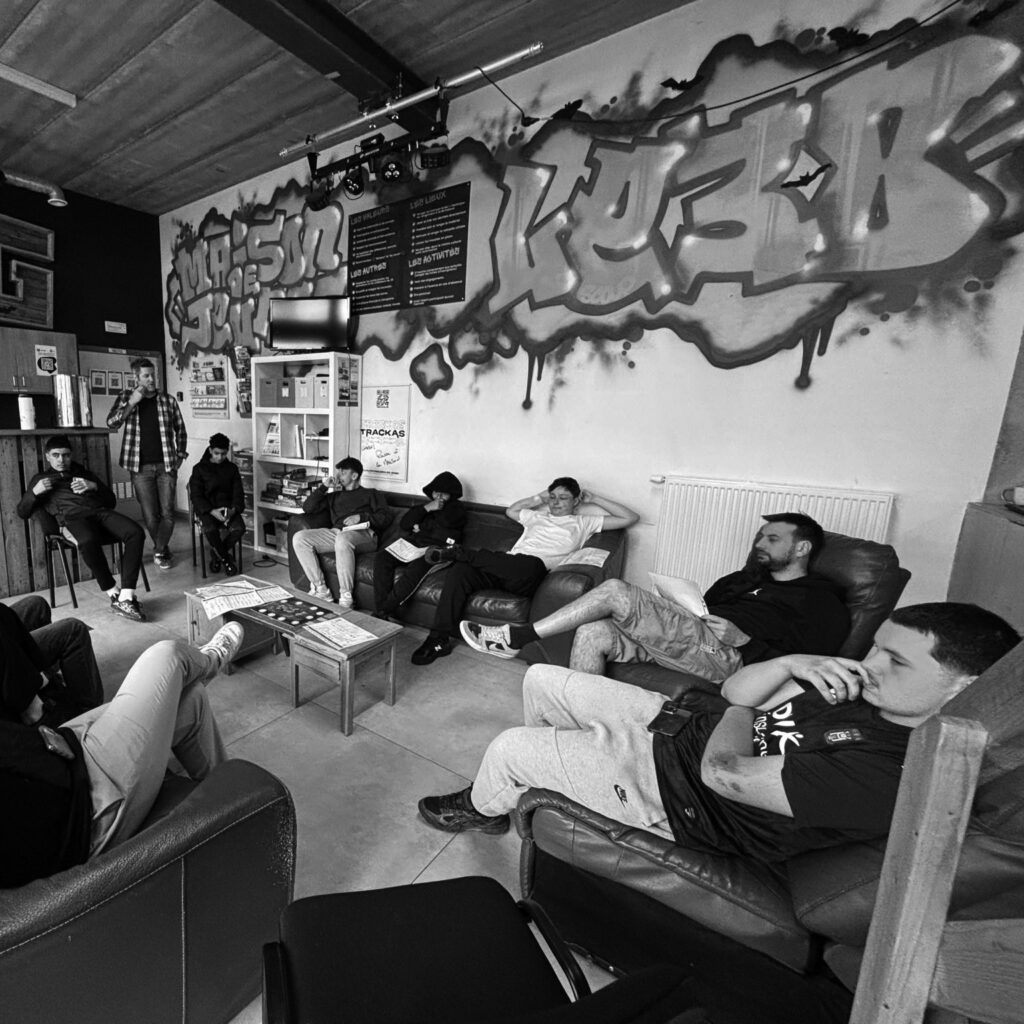 accueil - carré - gris