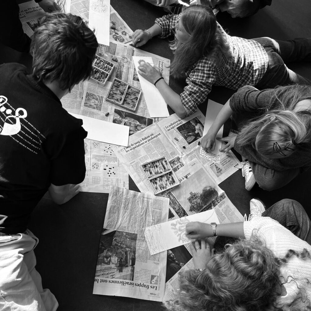 les ateliers hebdomadaires - carré - gris